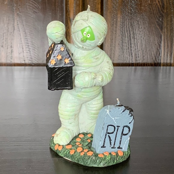 Vintage Mummy with Lantern in Graveyard Halloween Candle - Picture 1 of 14